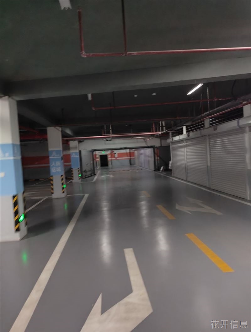 嘉园艺术小镇原价6.5W  现价3.5W地下车位