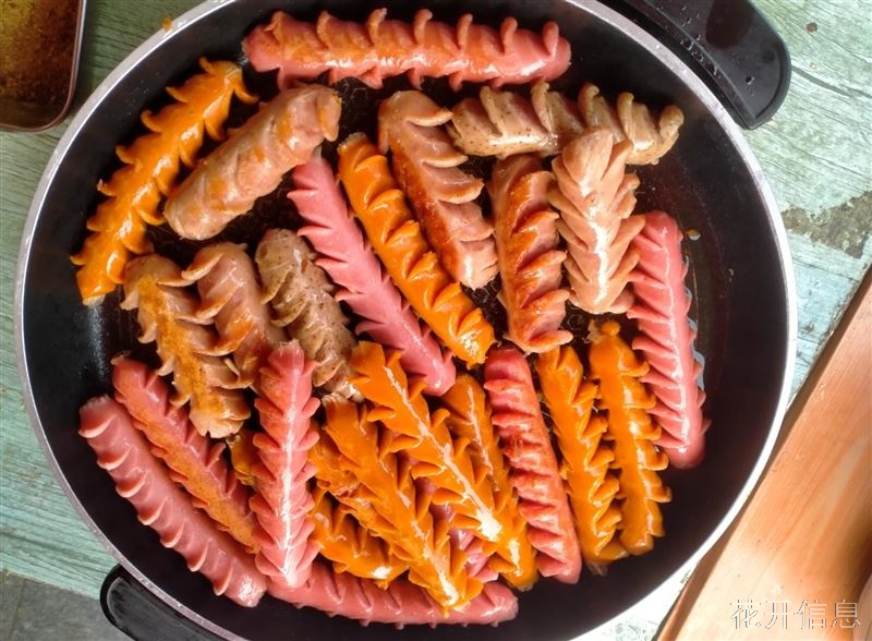 临街小门市,《门口可以长期摆摊》