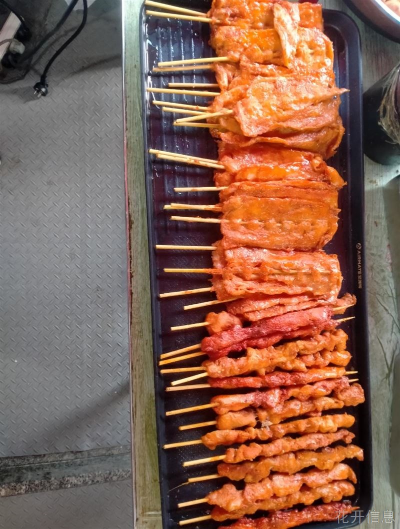 临街小门市,《门口可以长期摆摊》