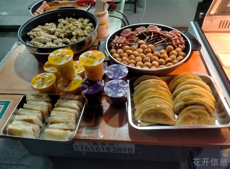 临街小门市,《门口可以长期摆摊》