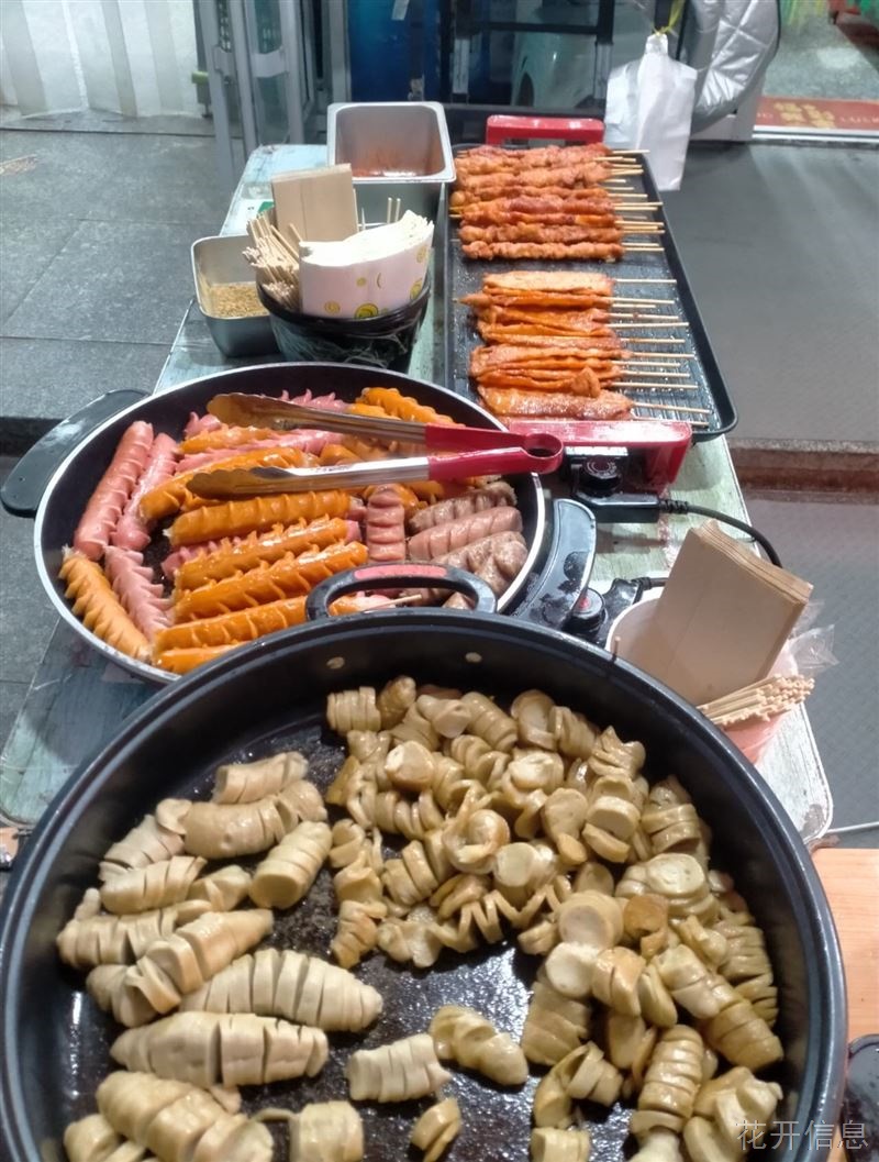 临街小门市,《门口可以长期摆摊》